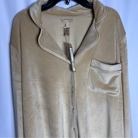 SKIMS Velour Long Sleeve Sleep Shirt Honey Medium NWT Soft Lounge Pajama Top - Picture 5 of 13